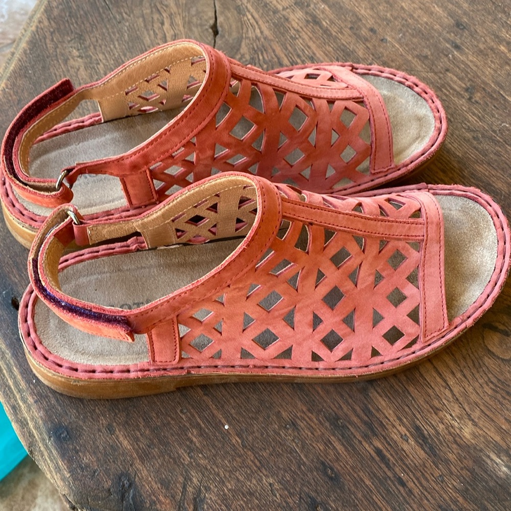 Naot Amadora shoes, red size 38 like new!